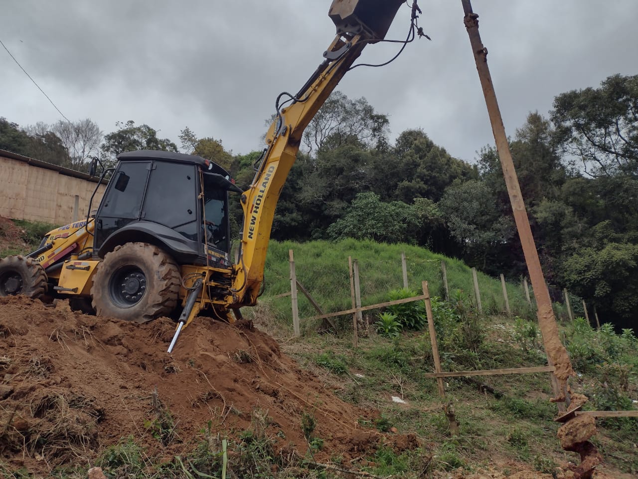 Perfuração com Retroescavadeira até 9m de Profundidade